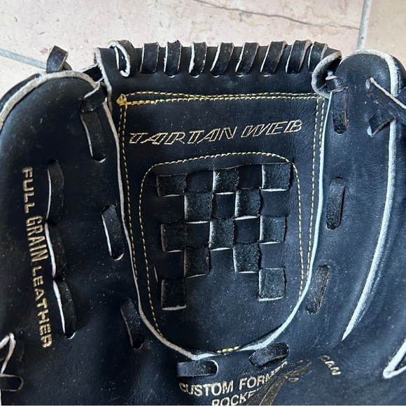 Mizuno Max Flex MZ107 Youth Black Baseball Glove Full Grain Leather “Left Hand” - Picture 4 of 9